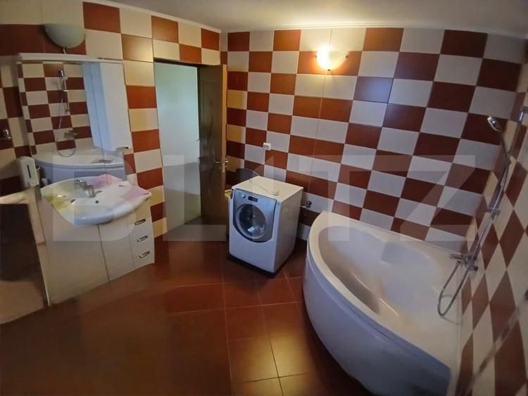 Casă individuală cu 5 camere cu Canalizare în Sânpetru