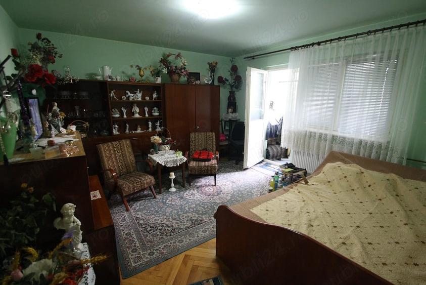 Apartament cu 3 camere decomandat în Girocului