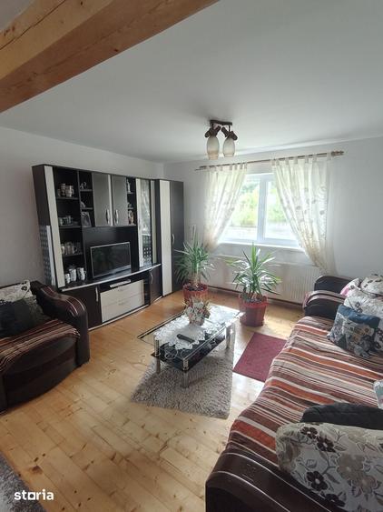 Casă cu 5 camere cu Teren 425 Mp în Sadu