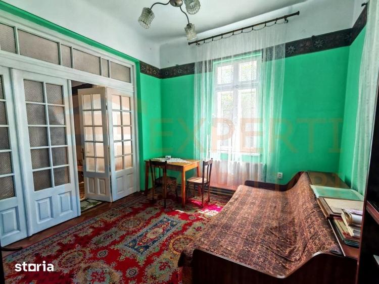 Casă cu 8 camere cu Teren 274 Mp în Tomis II