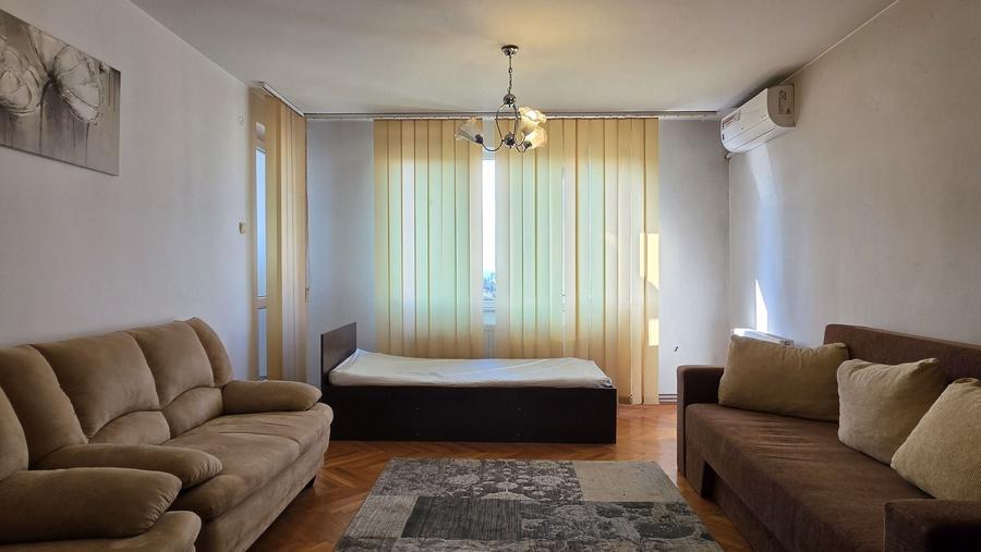 Apartament cu 3 camere decomandat, mobilat în Centrul Civic
