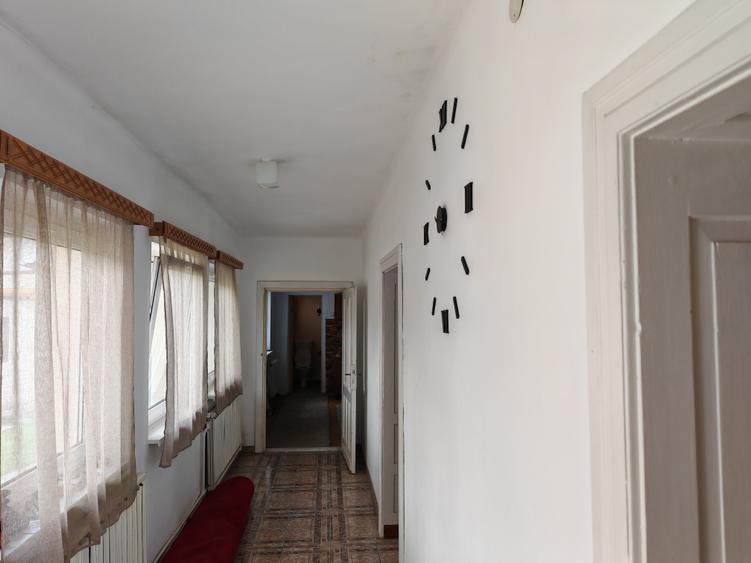 Casă cu 4 camere cu Canalizare în Râșnov