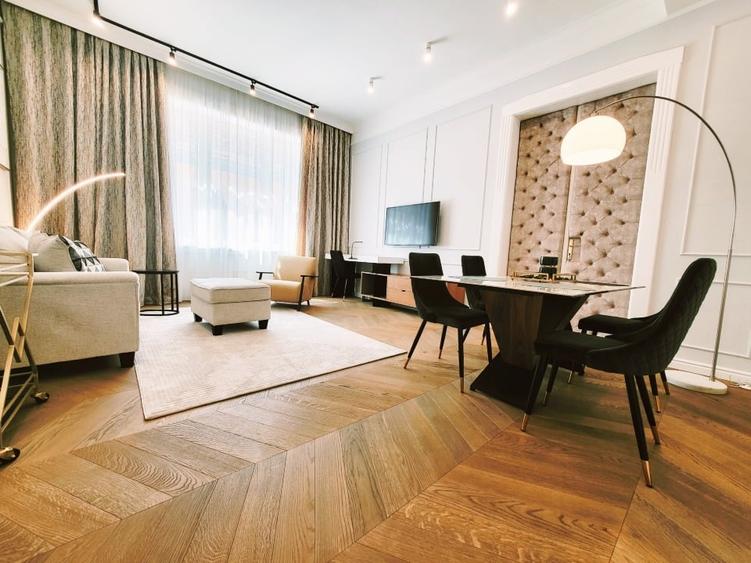 Apartament cu 3 camere decomandat în Central