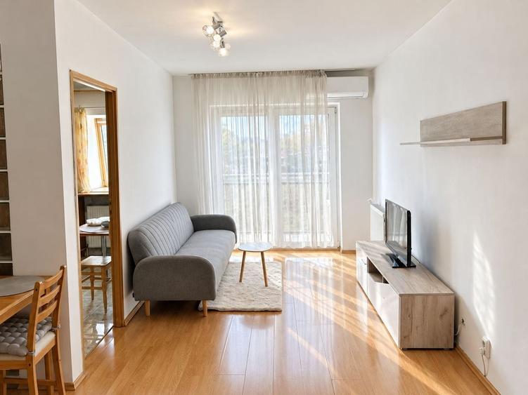 Apartament cu 3 camere semidecomandat, mobilat în Gheorgheni