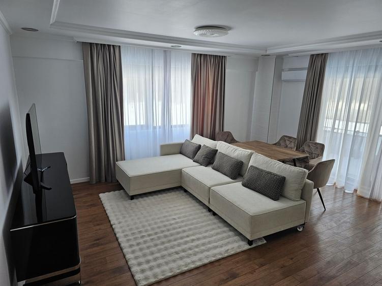 Apartament cu 3 camere decomandat, mobilat în Iancu Nicolae