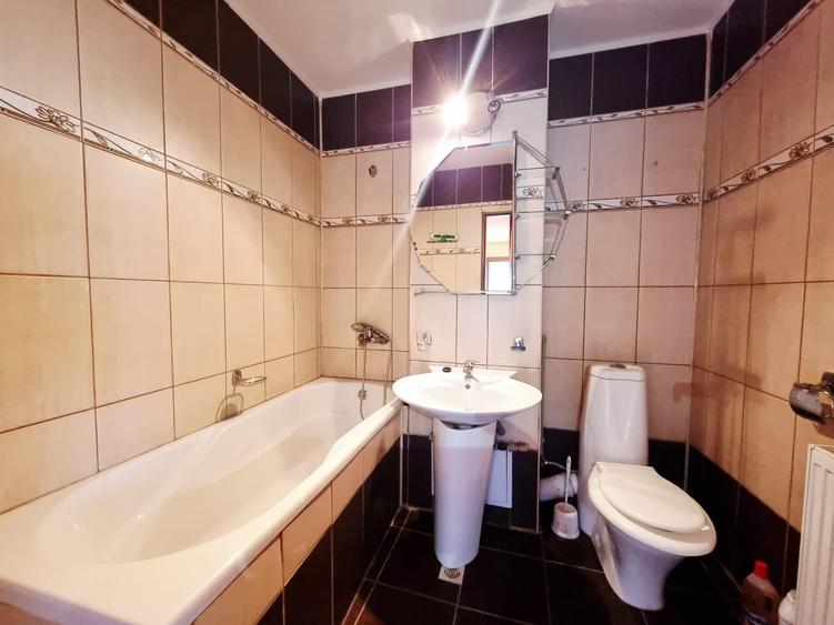 Apartament cu 2 camere decomandat în Ultimul leu