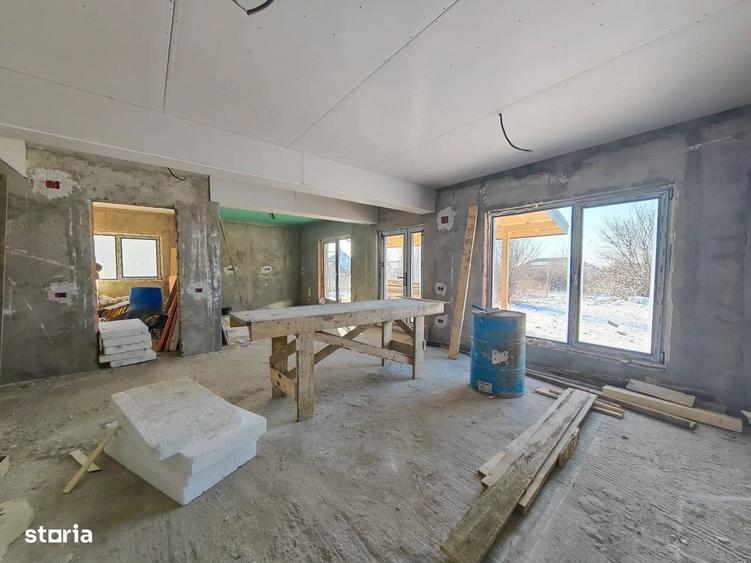 Casă cu 4 camere cu Teren 400 Mp în Crevedia