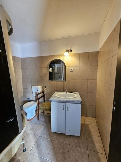 Casă individuală cu 6 camere cu Canalizare în Episcopia Bihorului