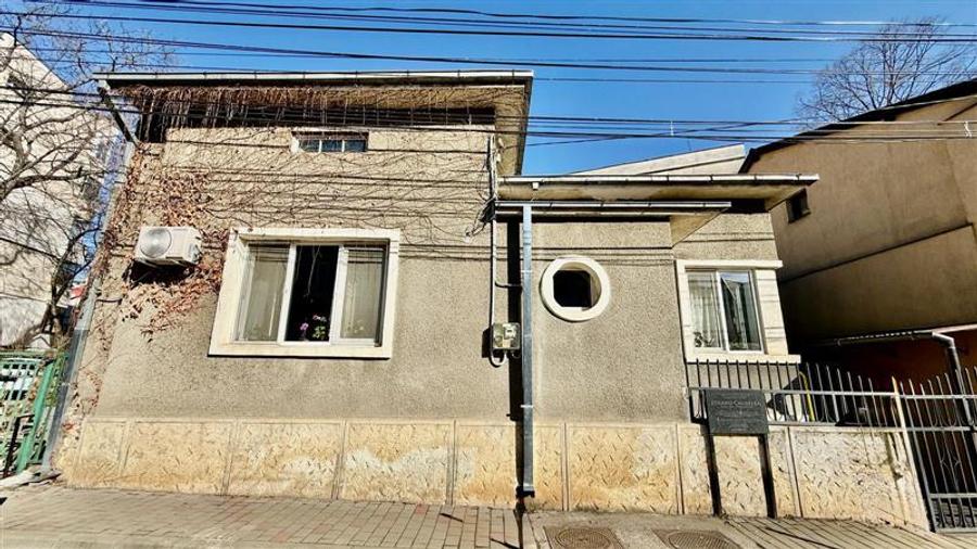 Casă cu 5 camere cu Canalizare în Copou