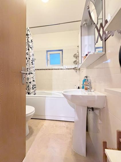 Apartament cu 3 camere decomandat, mobilat în Aradului