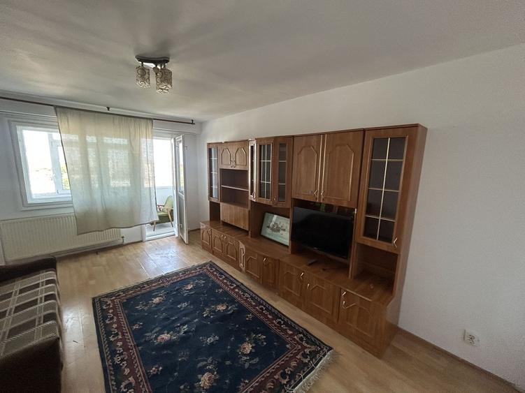 Apartament cu 3 camere decomandat în Casa de Cultură