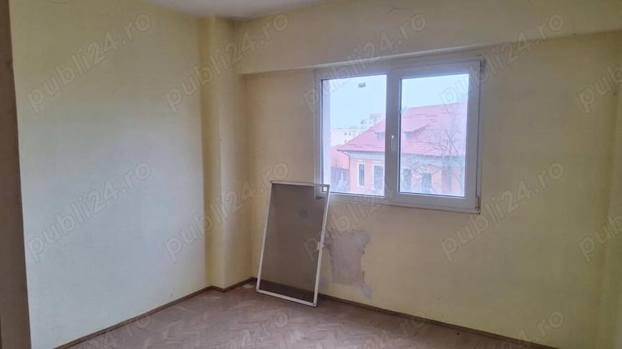 Apartament cu 3 camere semidecomandat în Ultracentral