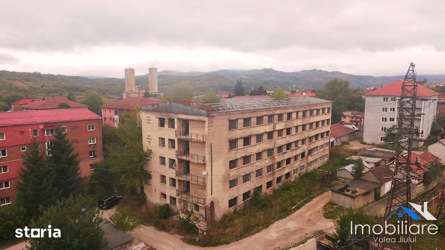 Spațiu comercial, de 3,861 mp, în Petros