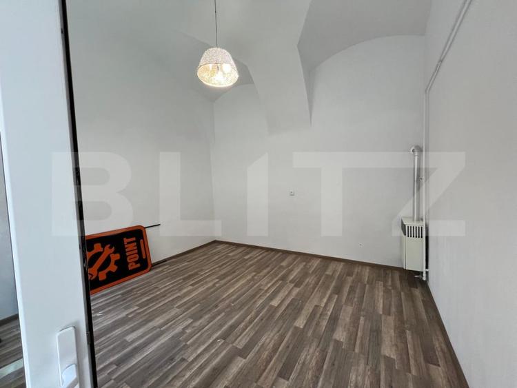 Birou, de 20 mp, în Central
