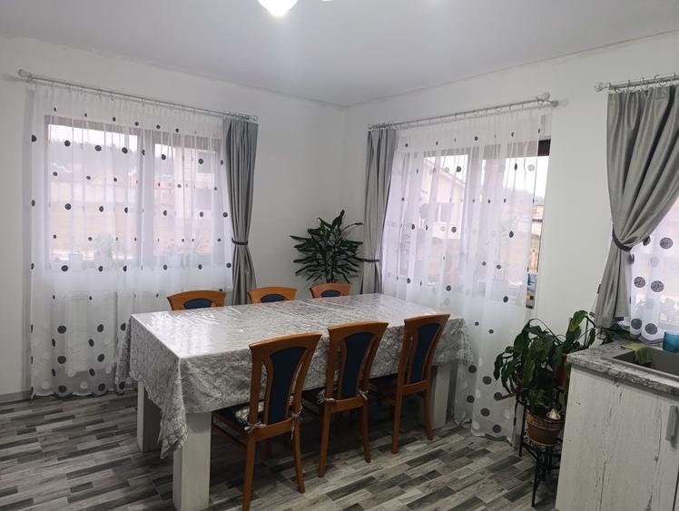 Casă cu 4 camere în Alparea