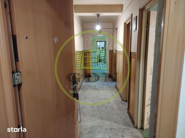 Apartament cu 4 camere semidecomandat în Decebal