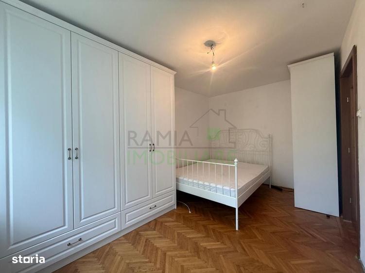 Apartament cu 4 camere decomandat în Triaj