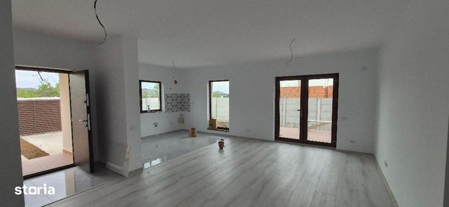 Casă cu 4 camere cu Teren 400 Mp în Clinceni