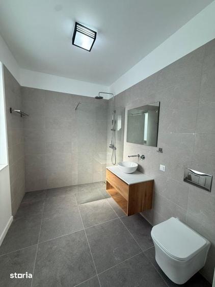 Casă cu 5 camere cu Teren 280 Mp în Central