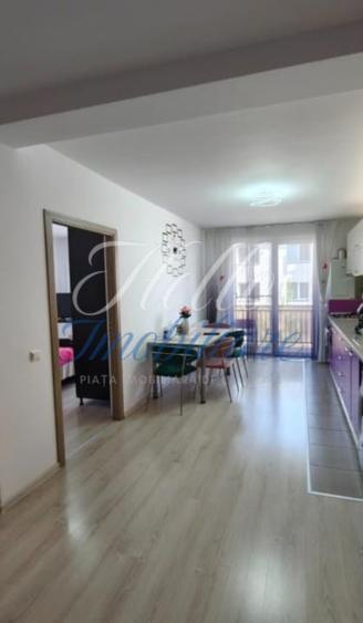 Apartament cu 3 camere semidecomandat în Florești