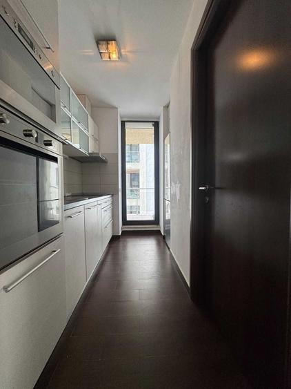 Apartament cu 3 camere semidecomandat în Herăstrău