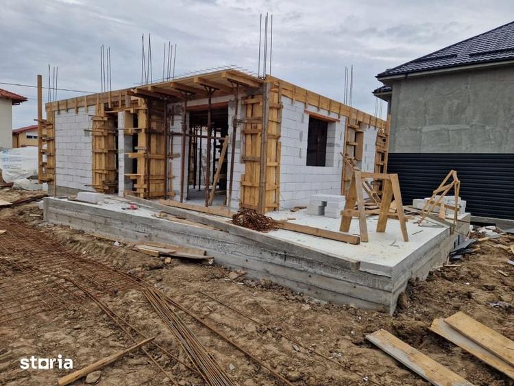 Casă cu 4 camere cu Teren 450 Mp în Central