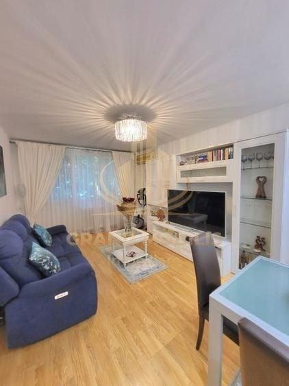Apartament cu 4 camere decomandat, mobilat în Brâncoveanu