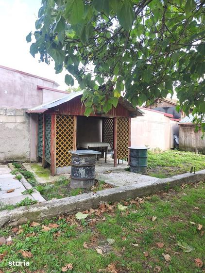 Casă cu 3 camere semidecomandat cu Canalizare în Călugăreni