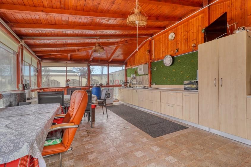 Casă individuală cu 8 camere cu Canalizare în Mogoșoaia