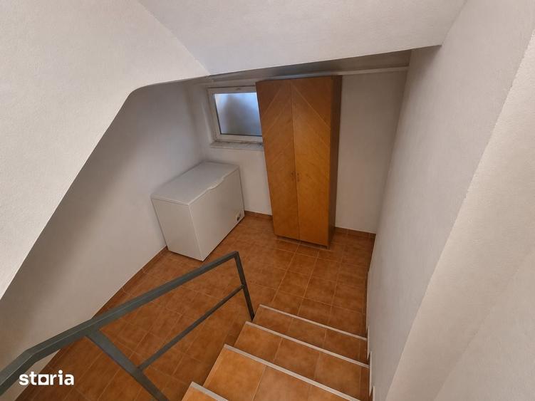 Casă cu 5 camere cu Teren 1000 Mp în Cristian