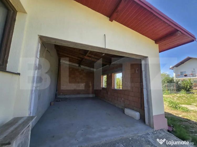 Casă cu 5 camere cu Teren 550 Mp în Săcueni