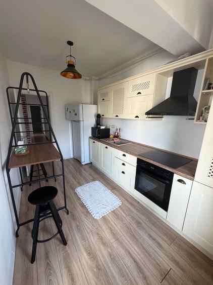 Apartament cu 3 camere decomandat în Sisești