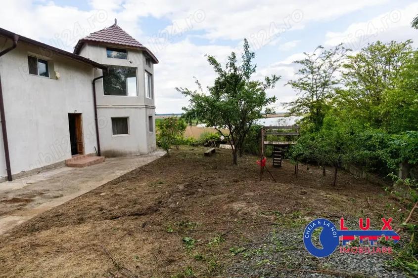 Casă cu 4 camere cu Teren 326 Mp în Somova