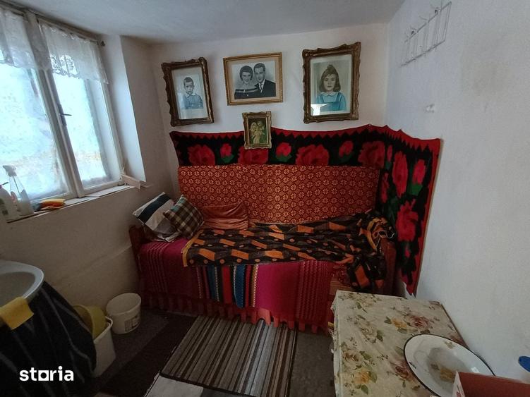 Casă cu 2 camere cu Teren 300 Mp în Central