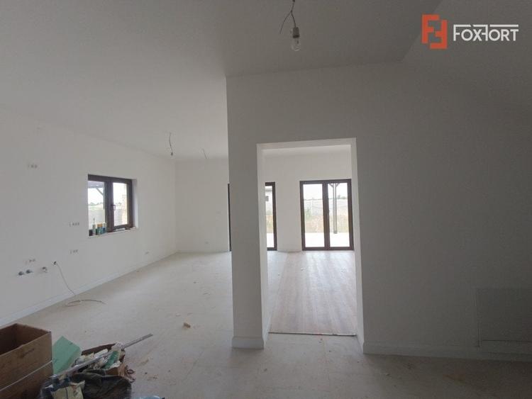 Casa individuala cu 4 camere de vanzare in Mosnita Noua - 2