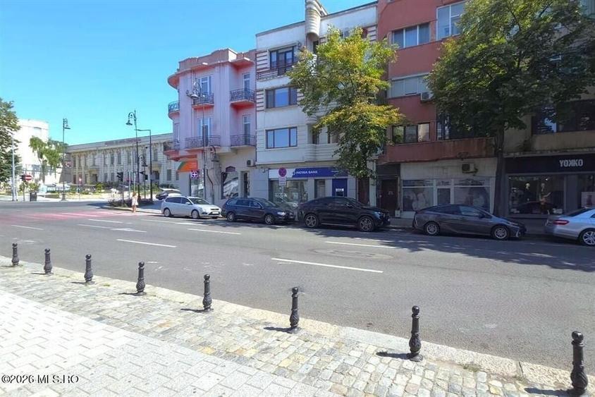 Apartament cu 5 camere semidecomandat în Central