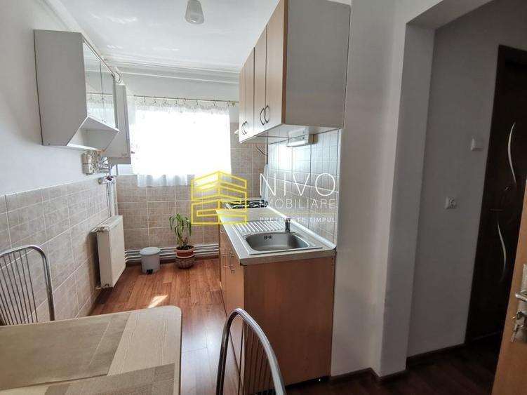 Apartament cu 3 camere decomandat, mobilat în Central