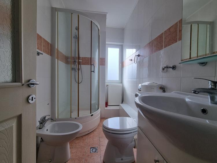 Apartament cu 2 camere decomandat, mobilat în Ultracentral