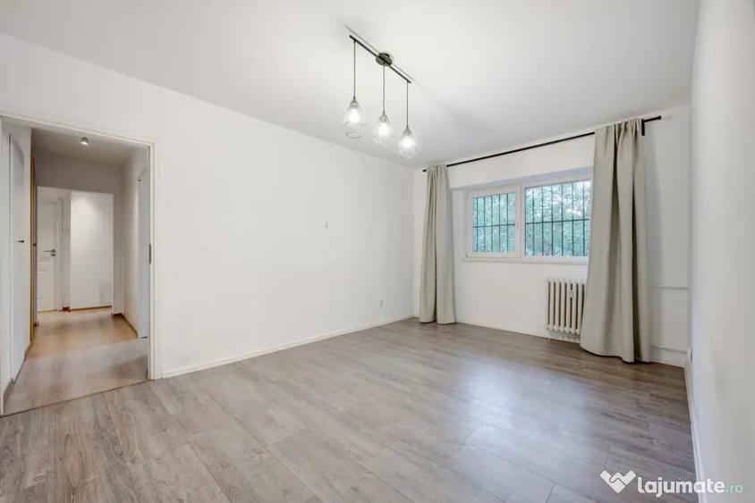 Apartament cu 4 camere semidecomandat în Lacul Tei
