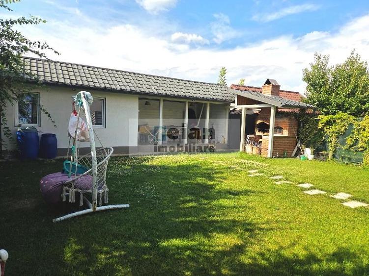 Casă cu 6 camere cu Canalizare în Săftica
