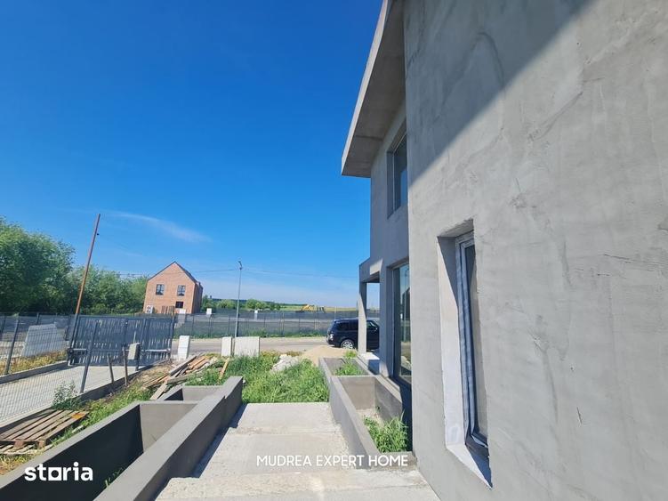 Casă cu 6 camere cu Teren 1400 Mp în Corbeanca
