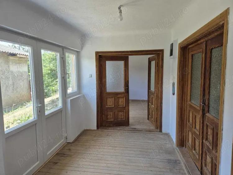 Casă cu 4 camere în Valea Dragului