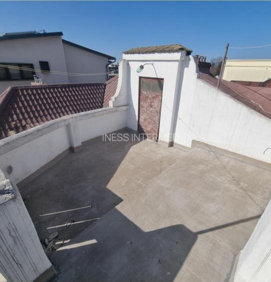 Casă cu 4 camere în Barbu Văcărescu