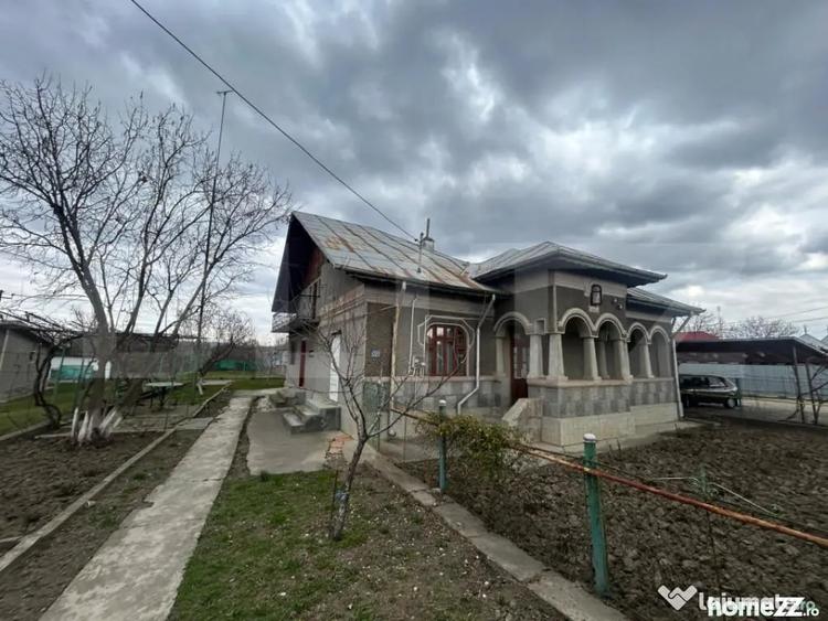Casă cu 3 camere cu Teren 2700 Mp în Central