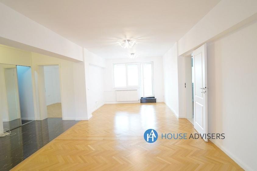 Apartament cu 4 camere în Romană