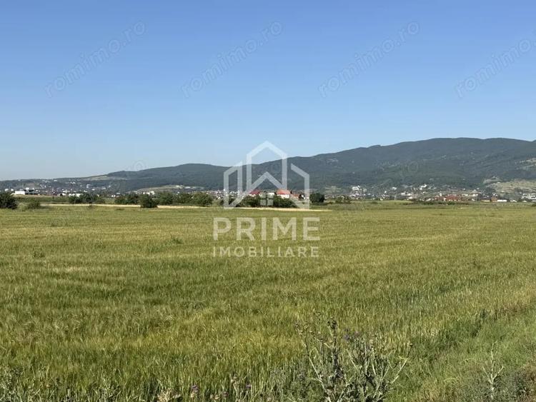 Teren de 11100 mp, în Central