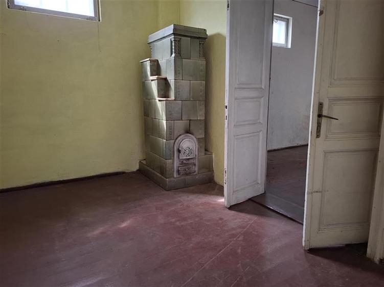 Casă individuală cu 6 camere cu Teren 2080 Mp în Sud