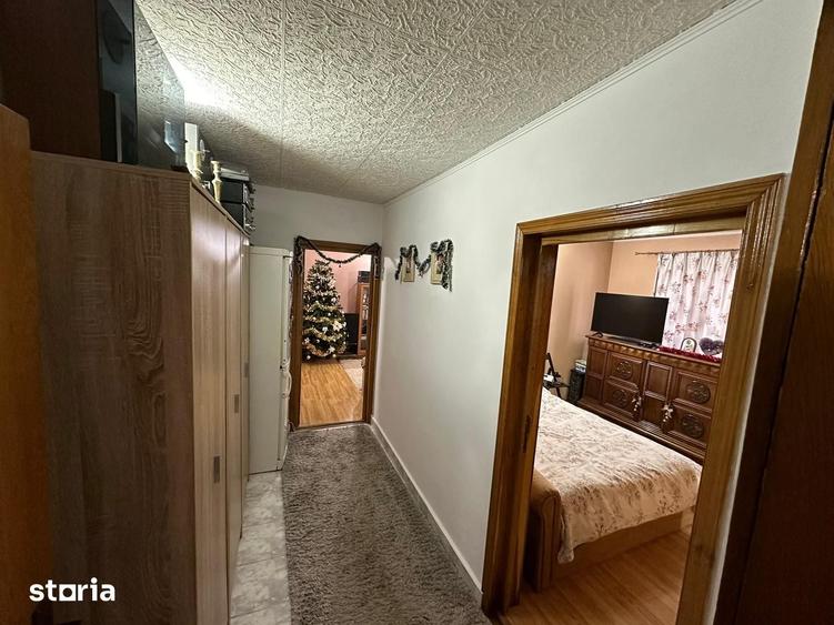 Apartament cu 4 camere decomandat în Nicolina