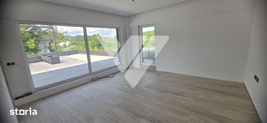 Casă cu 5 camere cu Teren 1190 Mp în Sadu