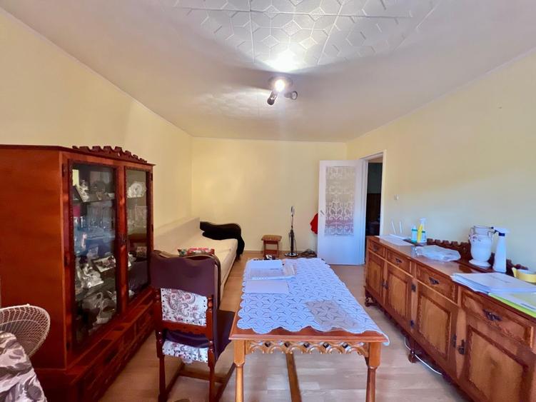 Apartament cu 4 camere decomandat, mobilat în Soarelui